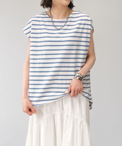 ANDJ(アンドジェイ)の「バックロゴタグボーダーTシャツ(Tシャツ/カットソー・レディース・ブラック/レッド/ブルー・M)」の2枚目の写真