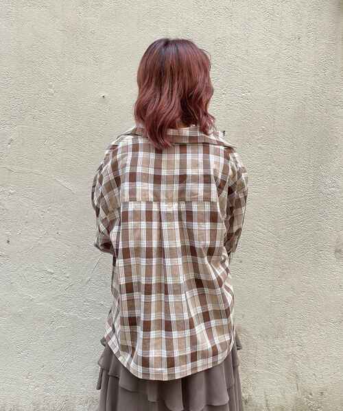 MAJESTIC LEGON（マジェスティックレゴン）の「着回しオーバーシャツ（シャツ/ブラウス・レディース・アイボリー/グレー系その他/ベージュ系その他2・MEDIUM/SMALL）」の19枚目の写真