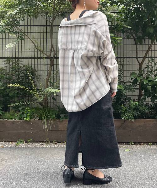 MAJESTIC LEGON（マジェスティックレゴン）の「着回しオーバーシャツ（シャツ/ブラウス・レディース・アイボリー/グレー系その他/ベージュ系その他2・MEDIUM/SMALL）」の20枚目の写真