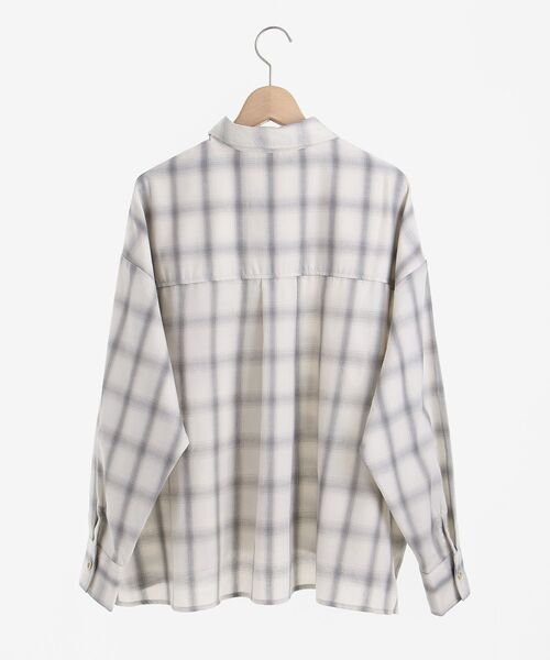 MAJESTIC LEGON（マジェスティックレゴン）の「着回しオーバーシャツ（シャツ/ブラウス・レディース・アイボリー/グレー系その他/ベージュ系その他2・MEDIUM/SMALL）」の18枚目の写真