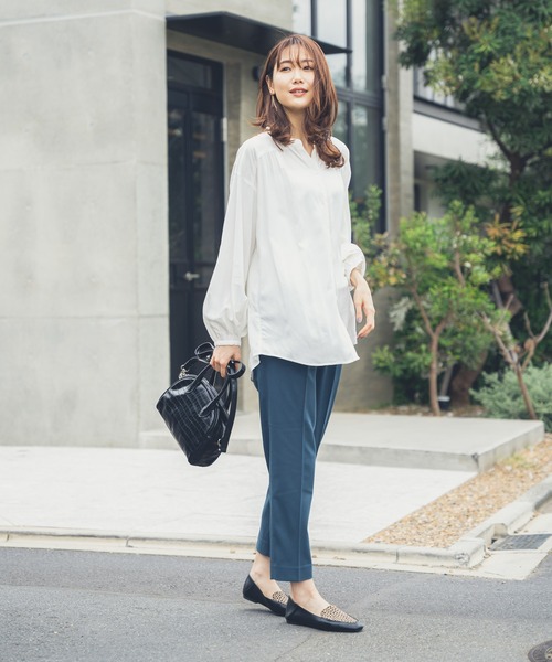 GLOBAL WORK（グローバルワーク）の「サラサラリラックスブラウス長袖/957863（シャツ/ブラウス・レディース・ブラック/ホワイト系その他2/グリーン系その他4/ブルー系その他4/パープル系その他4・SMALL/MEDIUM/LARGE）」の18枚目の写真