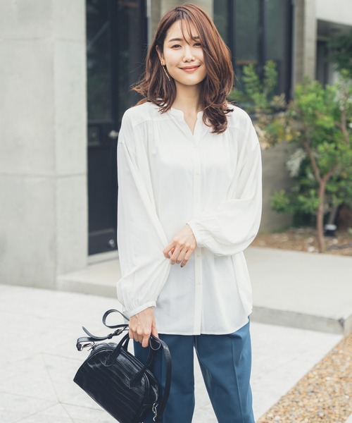 GLOBAL WORK（グローバルワーク）の「サラサラリラックスブラウス長袖/957863（シャツ/ブラウス・レディース・ブラック/ホワイト系その他2/グリーン系その他4/ブルー系その他4/パープル系その他4・SMALL/MEDIUM/LARGE）」の15枚目の写真