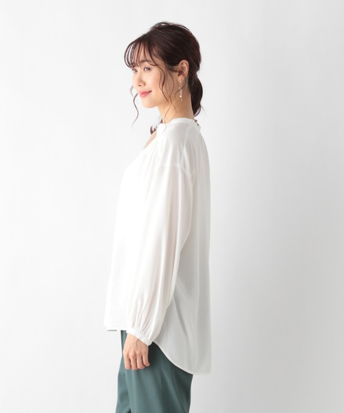 GLOBAL WORK（グローバルワーク）の「サラサラリラックスブラウス長袖/957863（シャツ/ブラウス・レディース・ブラック/ホワイト系その他2/グリーン系その他4/ブルー系その他4/パープル系その他4・SMALL/MEDIUM/LARGE）」の20枚目の写真