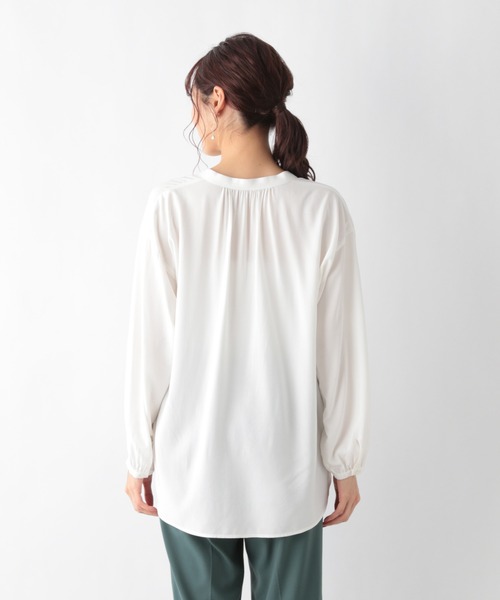 GLOBAL WORK（グローバルワーク）の「サラサラリラックスブラウス長袖/957863（シャツ/ブラウス・レディース・ブラック/ホワイト系その他2/グリーン系その他4/ブルー系その他4/パープル系その他4・SMALL/MEDIUM/LARGE）」の13枚目の写真