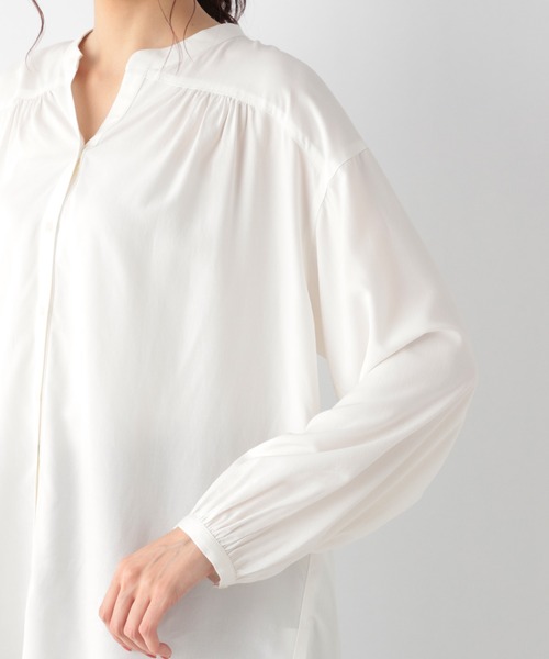 GLOBAL WORK（グローバルワーク）の「サラサラリラックスブラウス長袖/957863（シャツ/ブラウス・レディース・ブラック/ホワイト系その他2/グリーン系その他4/ブルー系その他4/パープル系その他4・SMALL/MEDIUM/LARGE）」の17枚目の写真