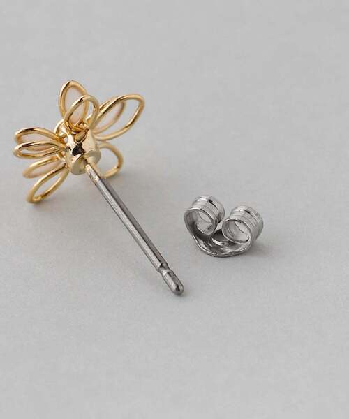 ANEMONE（アネモネ）の「プチフラワー×プチパールピアス[2ペアセット]（ピアス（両耳用）・レディース・ライトグレー/ホワイト/ブルー/ピンク・FREE）」の8枚目の写真