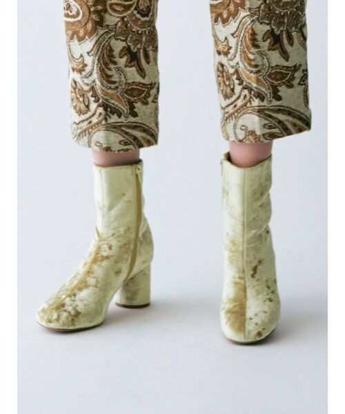 Ungrid（アングリッド）の「サークルヒールベロアブーツ（ブーツ・レディース・パープル/ゴールド・S/M/L）」の4枚目の写真