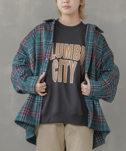 SPINNS（スピンズ）の「【ゆったりシルエット】DISCUS 裏起毛カレッジスウェット（スウェット・レディース・ブラック/ネイビー/グレー/オフホワイト/グリーン/オレンジ・M/L）」の3枚目の写真