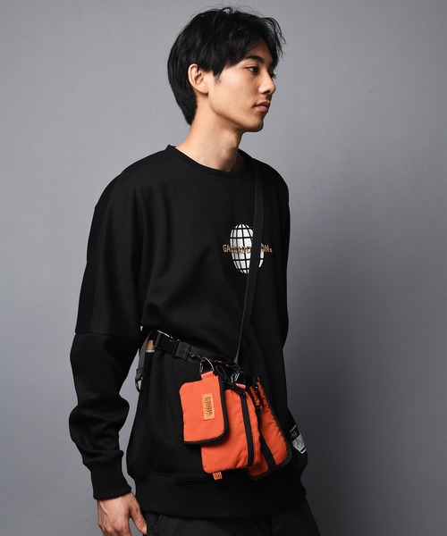 UNIVERSAL OVERALL（ユニバーサルオーバーオール）の「UNIVERSAL OVERALL-マルチストラップバック（ショルダーバッグ・メンズ・ブラック/オレンジ・FREE）」の8枚目の写真