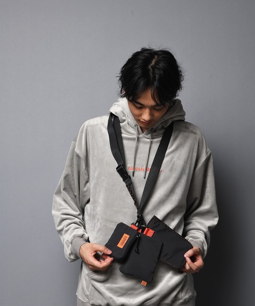 UNIVERSAL OVERALL（ユニバーサルオーバーオール）の「UNIVERSAL OVERALL-マルチストラップバック（ショルダーバッグ・メンズ・ブラック/オレンジ・FREE）」の13枚目の写真