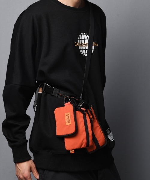 UNIVERSAL OVERALL（ユニバーサルオーバーオール）の「UNIVERSAL OVERALL-マルチストラップバック（ショルダーバッグ・メンズ・ブラック/オレンジ・FREE）」の17枚目の写真
