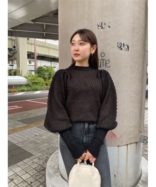 MOUSSY（マウジー）の「PUFF SLEEVE BOTTLE NECK ニット（ニット/セーター・レディース・オフホワイト/ダークブラウン/ブラック・FREE）」の21枚目の写真