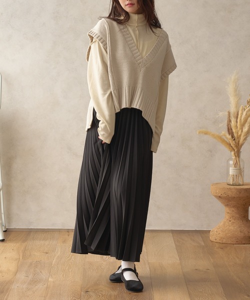 fupel（フぺル）の「ワイドVネックニットベスト（ベスト・レディース・アイボリー/グリーン系その他/テラコッタ・SMALL/MEDIUM）」の10枚目の写真