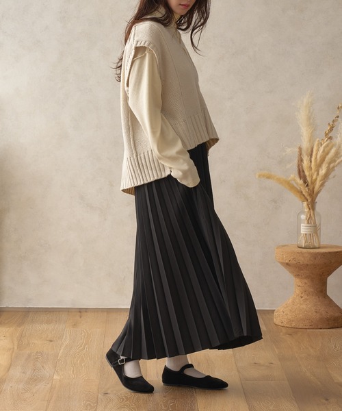 fupel（フぺル）の「ワイドVネックニットベスト（ベスト・レディース・アイボリー/グリーン系その他/テラコッタ・SMALL/MEDIUM）」の11枚目の写真