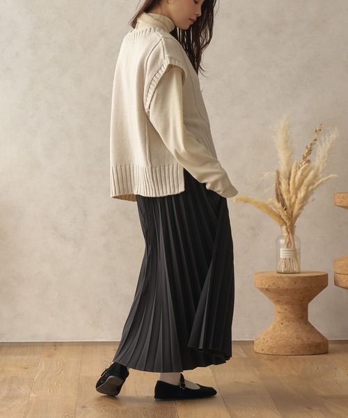 fupel（フぺル）の「ワイドVネックニットベスト（ベスト・レディース・アイボリー/グリーン系その他/テラコッタ・SMALL/MEDIUM）」の16枚目の写真