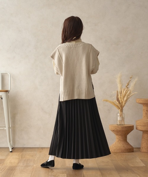 fupel（フぺル）の「ワイドVネックニットベスト（ベスト・レディース・アイボリー/グリーン系その他/テラコッタ・SMALL/MEDIUM）」の17枚目の写真