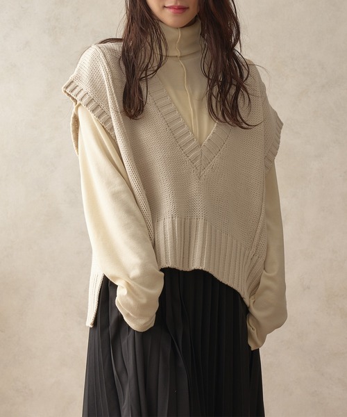 fupel（フぺル）の「ワイドVネックニットベスト（ベスト・レディース・アイボリー/グリーン系その他/テラコッタ・SMALL/MEDIUM）」の5枚目の写真