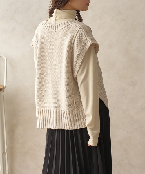 fupel（フぺル）の「ワイドVネックニットベスト（ベスト・レディース・アイボリー/グリーン系その他/テラコッタ・SMALL/MEDIUM）」の8枚目の写真