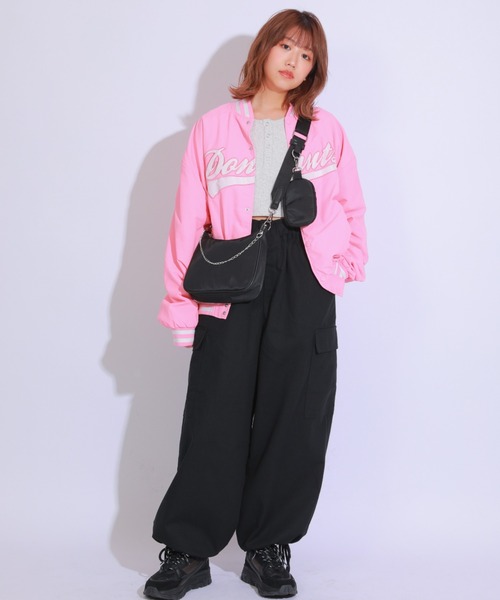 SPINNS(スピンズ)の「【2WAY仕様】ミニポーチ付き ラウンドナイロンショルダーバッグ(ショルダーバッグ・レディース・ブラック・ONESIZE)」の18枚目の写真