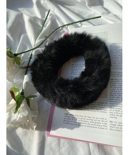 WC（ダブル シー）の「ボリュームフェイクファーカチューシャ（カチューシャ・レディース・ブラック/ベージュ・FREE）」の2枚目の写真