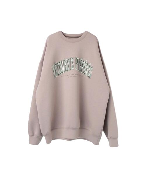 earth music&ecology（アースミュージックアンドエコロジー）の「カレッジロゴプルオーバー＊（スウェット・レディース・チャコールグレー/サックスブルー/ピンク/アイボリー・FREE）」の4枚目の写真