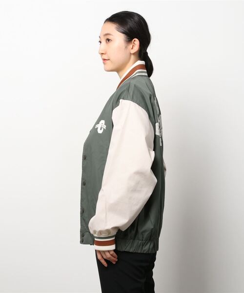 CONVERSE(コンバース)の「CONVERSE/コンバース リブライン カレッジロゴ スタジャン(スタジャン・メンズ・カーキ/グレイッシュブルー・LL/M/L)」の3枚目の写真