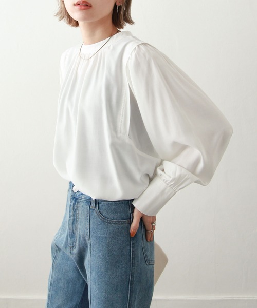 Chillfar(チルファー)の「2WAYボリューム袖ギャザーブラウス(シャツ/ブラウス・レディース・ベージュ/オフホワイト/オレンジ/グリーン・MEDIUM/LARGE)」の7枚目の写真