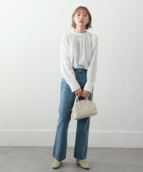 Chillfar(チルファー)の「2WAYボリューム袖ギャザーブラウス(シャツ/ブラウス・レディース・ベージュ/オフホワイト/オレンジ/グリーン・MEDIUM/LARGE)」の10枚目の写真