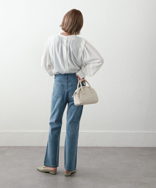 Chillfar(チルファー)の「2WAYボリューム袖ギャザーブラウス(シャツ/ブラウス・レディース・ベージュ/オフホワイト/オレンジ/グリーン・MEDIUM/LARGE)」の11枚目の写真