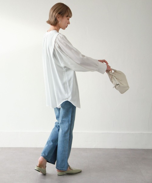 Chillfar(チルファー)の「2WAYボリューム袖ギャザーブラウス(シャツ/ブラウス・レディース・ベージュ/オフホワイト/オレンジ/グリーン・MEDIUM/LARGE)」の19枚目の写真