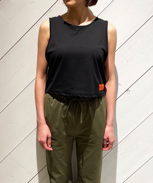 Hurley (ハーレー)の「W UTILITY NAME TANK ハーレーレディース水陸両用タンクトップ ラッシュガードタンクトップ(タンクトップ・レディース・ブラック/オフホワイト/カーキ・SMALL/MEDIUM)」の3枚目の写真