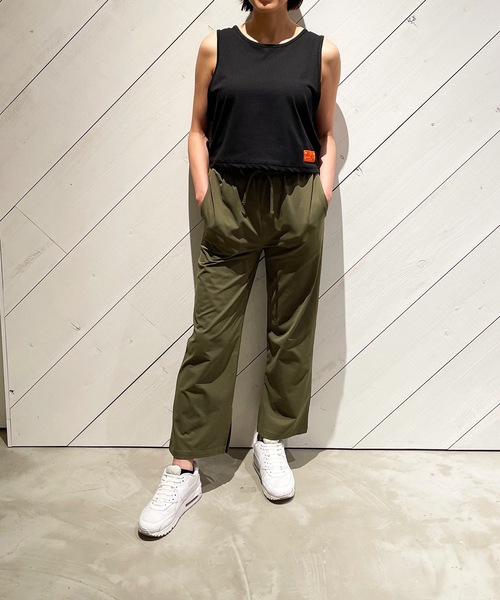 Hurley (ハーレー)の「W UTILITY NAME TANK ハーレーレディース水陸両用タンクトップ ラッシュガードタンクトップ(タンクトップ・レディース・ブラック/オフホワイト/カーキ・SMALL/MEDIUM)」の12枚目の写真