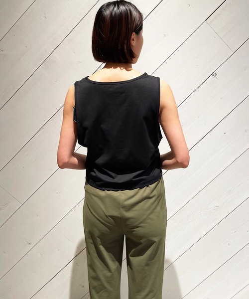 Hurley (ハーレー)の「W UTILITY NAME TANK ハーレーレディース水陸両用タンクトップ ラッシュガードタンクトップ(タンクトップ・レディース・ブラック/オフホワイト/カーキ・SMALL/MEDIUM)」の13枚目の写真