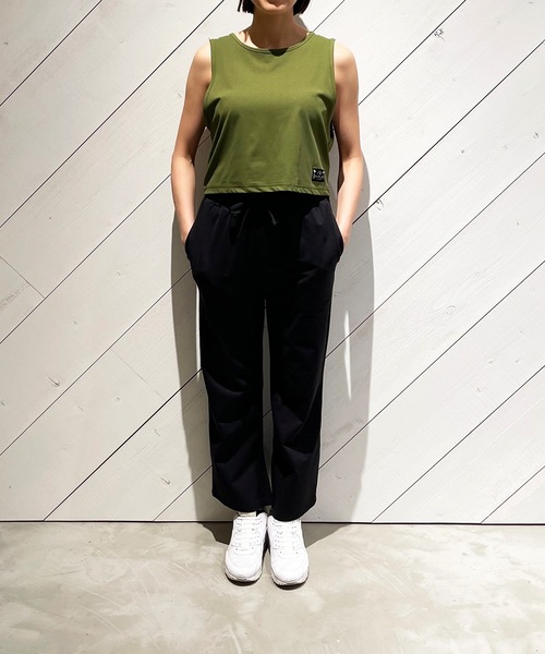 Hurley (ハーレー)の「W UTILITY NAME TANK ハーレーレディース水陸両用タンクトップ ラッシュガードタンクトップ(タンクトップ・レディース・ブラック/オフホワイト/カーキ・SMALL/MEDIUM)」の20枚目の写真