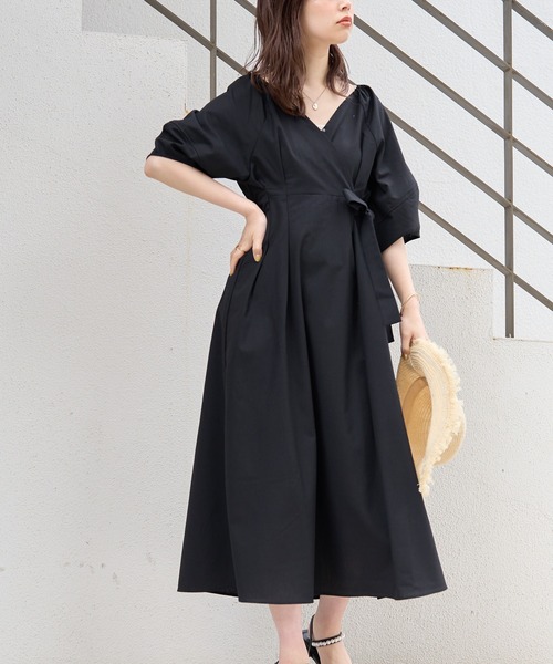 natural couture（ナチュラルクチュール）の「春夏に着たい大人上品な1着 綿麻カシュクール風ランタンワンピース（ワンピース・レディース・ブラック/モカ/グリーン/ブルー/ドット・FREE）」の2枚目の写真
