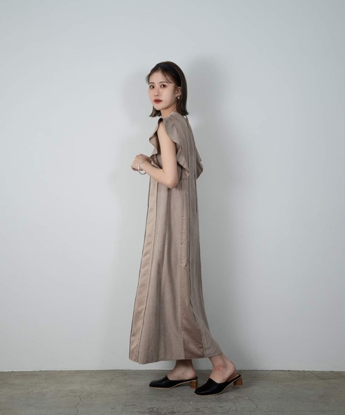 Amiur（エミレ）の「deep v design long ops（ワンピース・レディース・ベージュ/ブラック/グレー・FREE）」の10枚目の写真