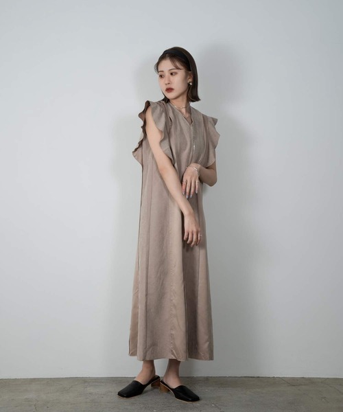Amiur（エミレ）の「deep v design long ops（ワンピース・レディース・ベージュ/ブラック/グレー・FREE）」の15枚目の写真