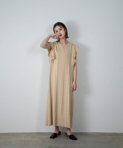 Amiur（エミレ）の「deep v design long ops（ワンピース・レディース・ベージュ/ブラック/グレー・FREE）」の11枚目の写真