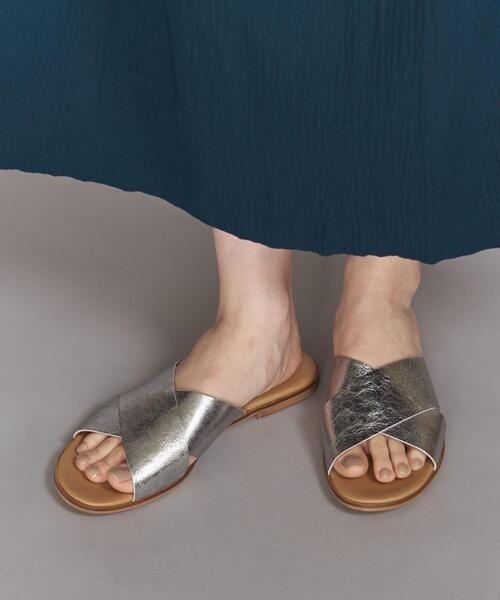 BE CALLEJON(ビーカジェホン)の「<BE CALLEJON>クロスサンダル(サンダル・レディース・シルバー/ナチュラル・39/38/37/36)」の1枚目の写真