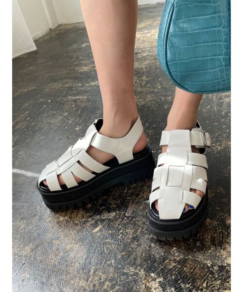 EMODA(エモダ)の「タンクカットアウトサンダル(サンダル・レディース・ブラック/ホワイト・SMALL/MEDIUM/LARGE)」の11枚目の写真