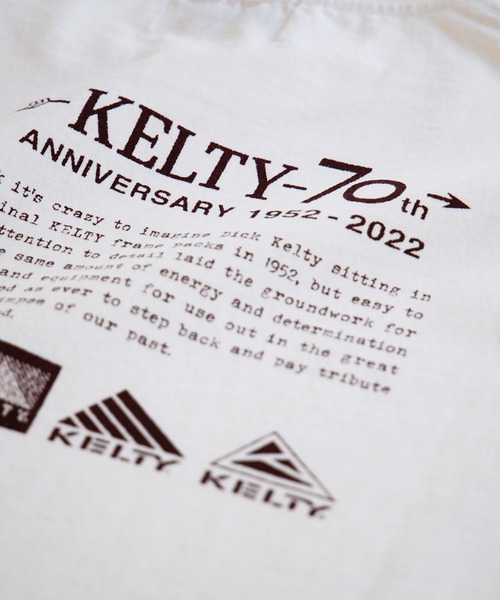 KELTY（ケルティ）の「【KELTY/ケルティ】70周年記念Tシャツ/KELTY 70TH Anniversary Tshirt（Tシャツ/カットソー・メンズ・ホワイト・MEDIUM/LARGE/X-LARGE）」の3枚目の写真