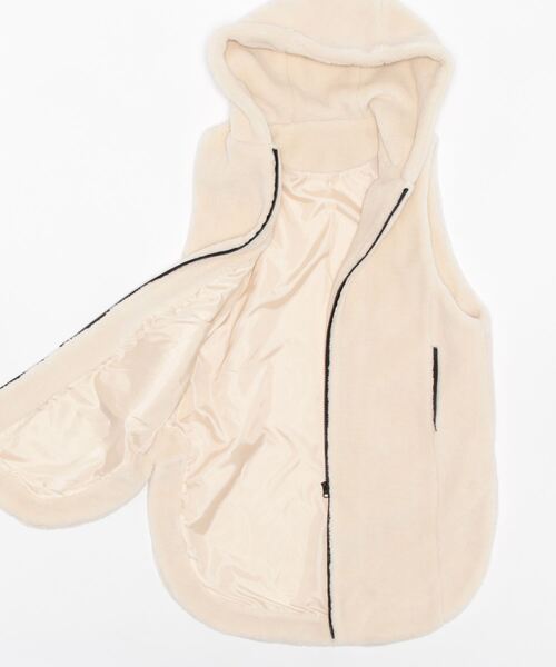 LUGIVA(ルギヴァ)の「ボアジレロングベスト(ベスト・レディース・オフホワイト/ブラック・M)」の3枚目の写真