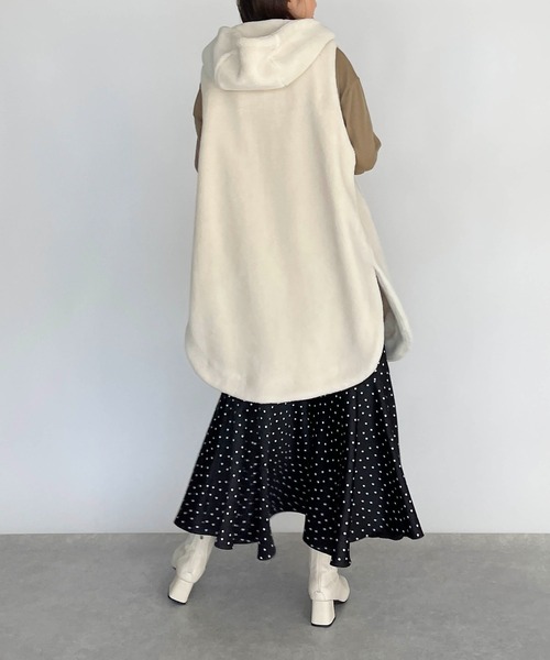 LUGIVA(ルギヴァ)の「ボアジレロングベスト(ベスト・レディース・オフホワイト/ブラック・M)」の21枚目の写真