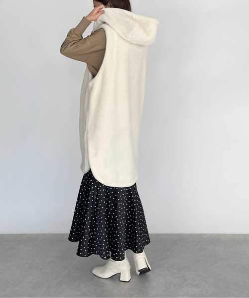 LUGIVA(ルギヴァ)の「ボアジレロングベスト(ベスト・レディース・オフホワイト/ブラック・M)」の22枚目の写真