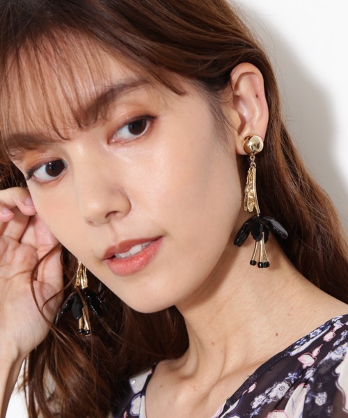 JILL STUART（ジルスチュアート）の「◆ジョーン ペタル（イヤリング・レディース・ピンク/ブラック・ﾌﾘ-）」の2枚目の写真