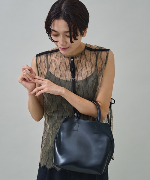 Courtney Orla（コートニーオーラ）の「【Courtney Orla/(コートニーオーラ)】SLOPE TOTE S/スロープトートS（ハンドバッグ・レディース・ブラック・FREE）」の2枚目の写真