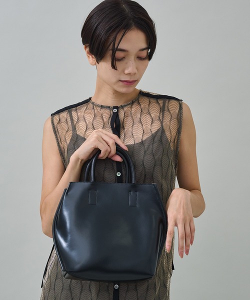Courtney Orla（コートニーオーラ）の「【Courtney Orla/(コートニーオーラ)】SLOPE TOTE S/スロープトートS（ハンドバッグ・レディース・ブラック・FREE）」の6枚目の写真