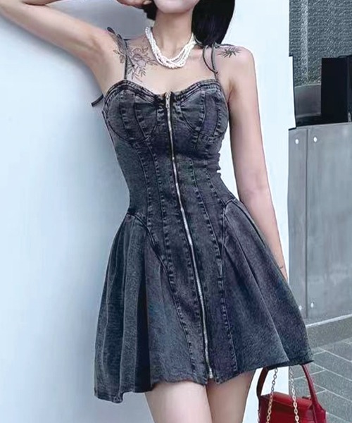 SPIGA（スピーガ）の「センターZIPデニムキャミワンピース（ワンピース・レディース・ブラック/ブルー・FREE）」の2枚目の写真