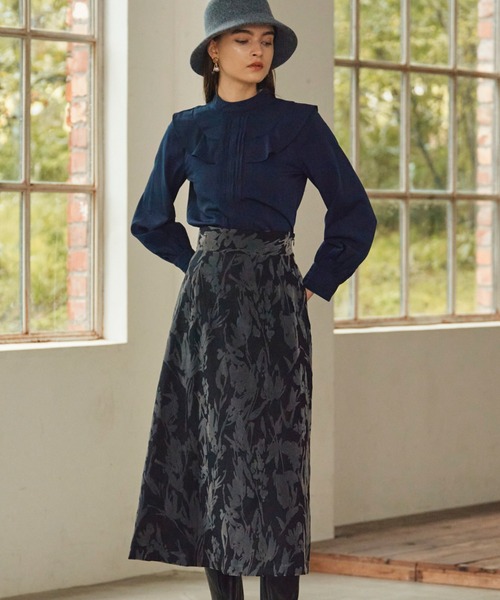 Cheek（チーク）の「ピンタックケープブラウス（シャツ/ブラウス・レディース・オフホワイト/ネイビー/オレンジ・MEDIUM）」の4枚目の写真