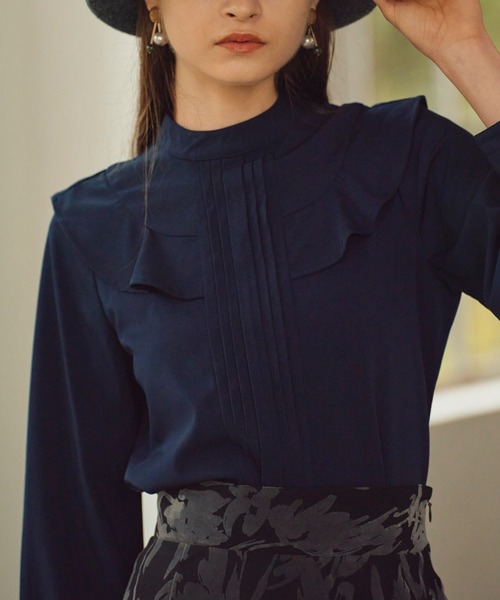 Cheek（チーク）の「ピンタックケープブラウス（シャツ/ブラウス・レディース・オフホワイト/ネイビー/オレンジ・MEDIUM）」の10枚目の写真